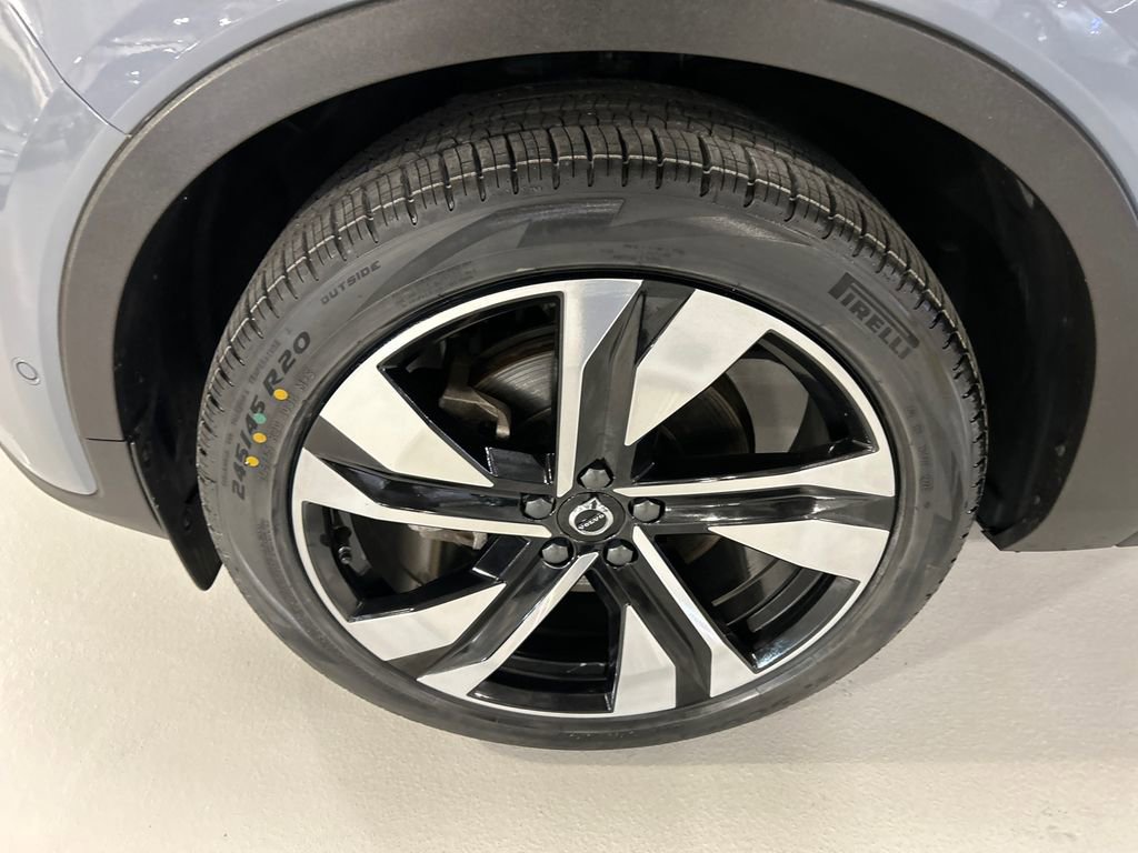 Certified 2023 Volvo XC40 B5 Plus w/ Protection Package Premier image 8