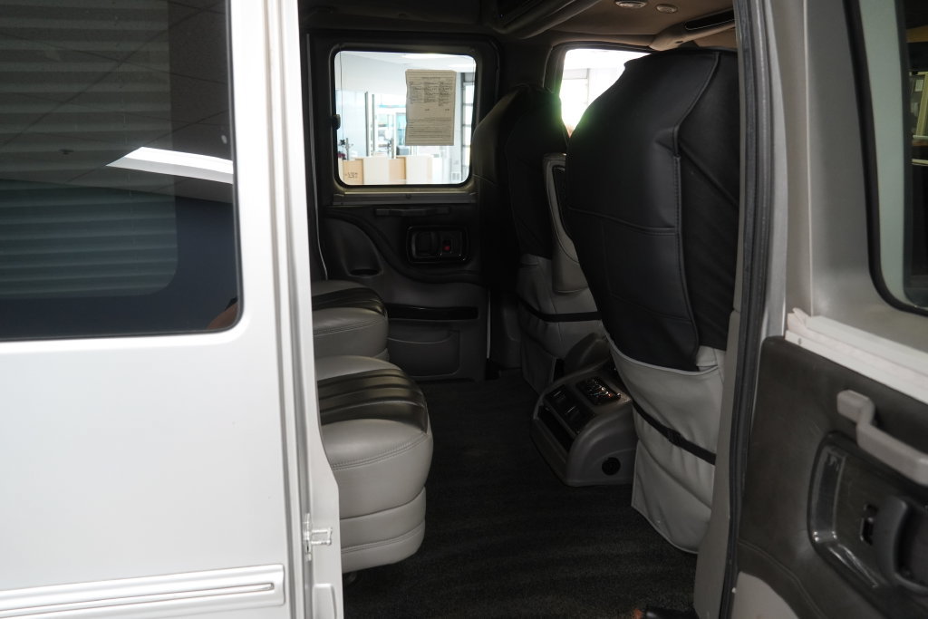 Used 2013 GMC Savana 1500 AWD image 26