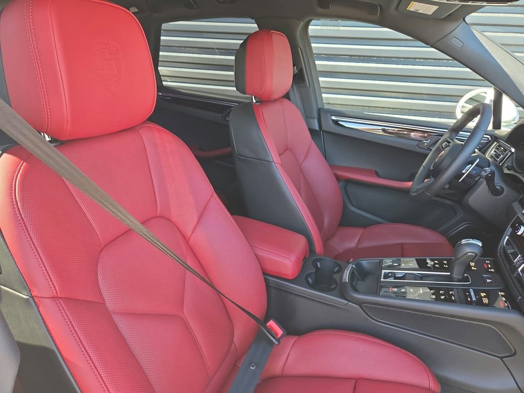 Certified 2025 Porsche Macan S image 19