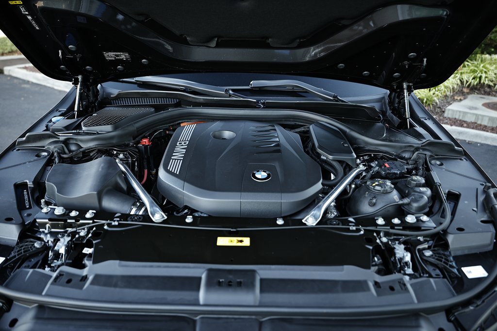 New 2026 BMW 550e xDrive w/ Premium Package image 31
