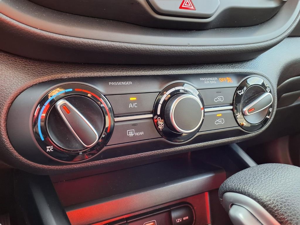 Used 2025 Kia Soul LX w/ LX Technology Package FWD image 8