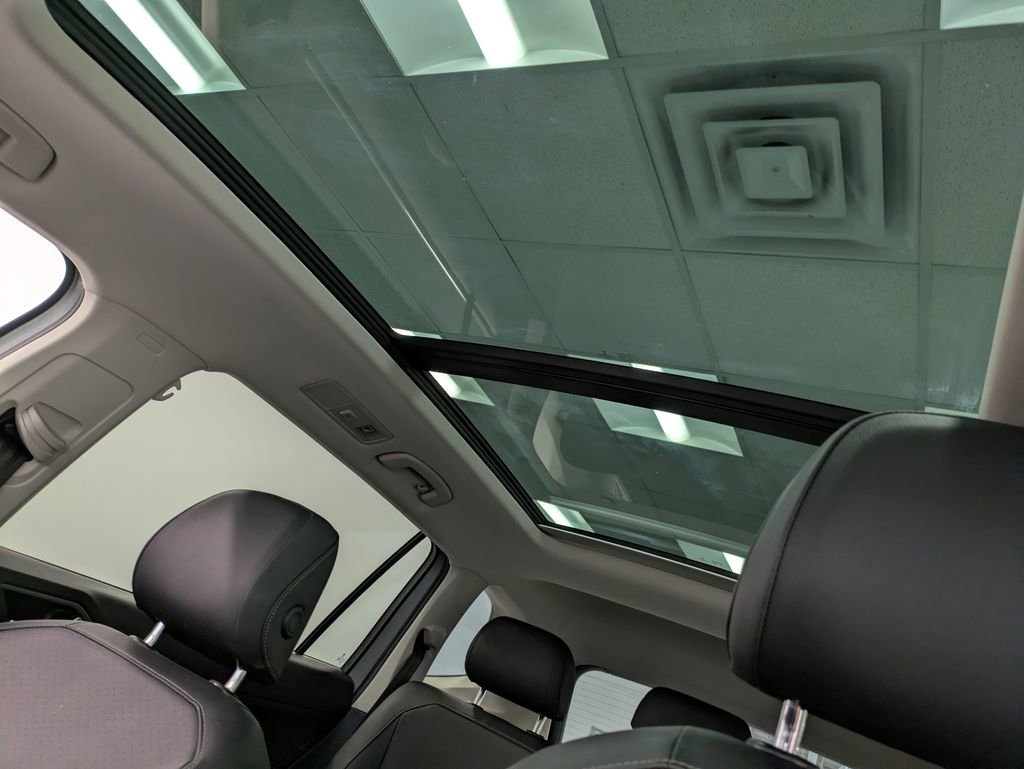 Used 2019 Volkswagen Tiguan SE w/ Panoramic Sunroof Package image 24