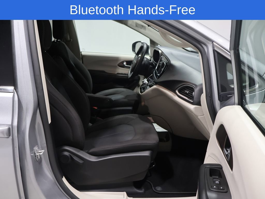 Used 2021 Chrysler Voyager LX image 4