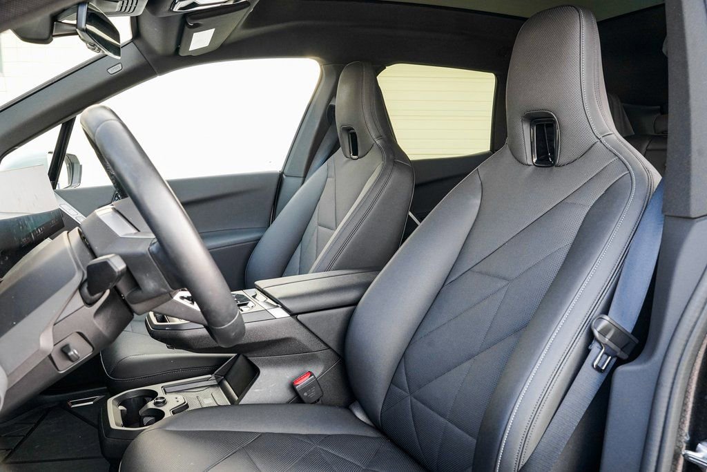 Used 2025 BMW iX xDrive50 image 15