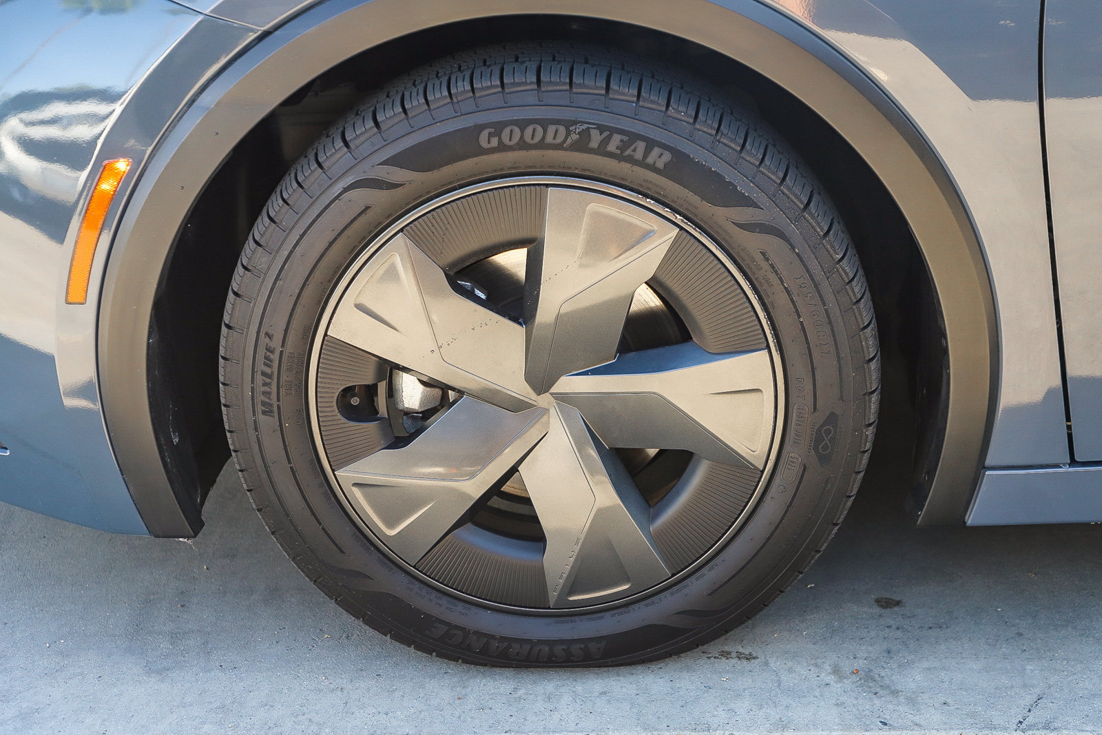 Certified 2024 Toyota Prius LE FWD image 10