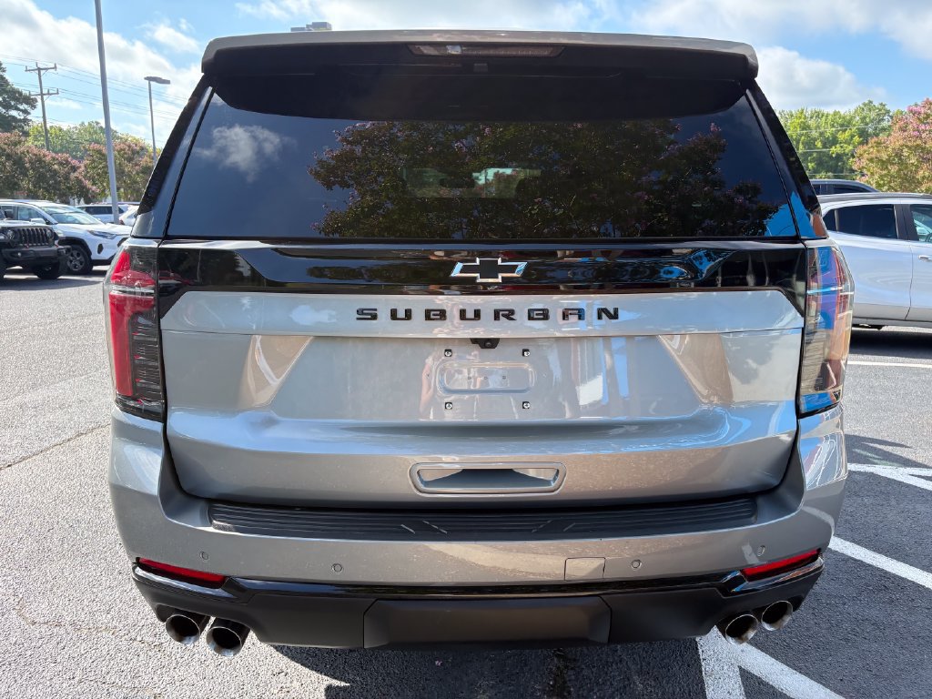 Used 2025 Chevrolet Suburban Z71 AWD/4WD image 15