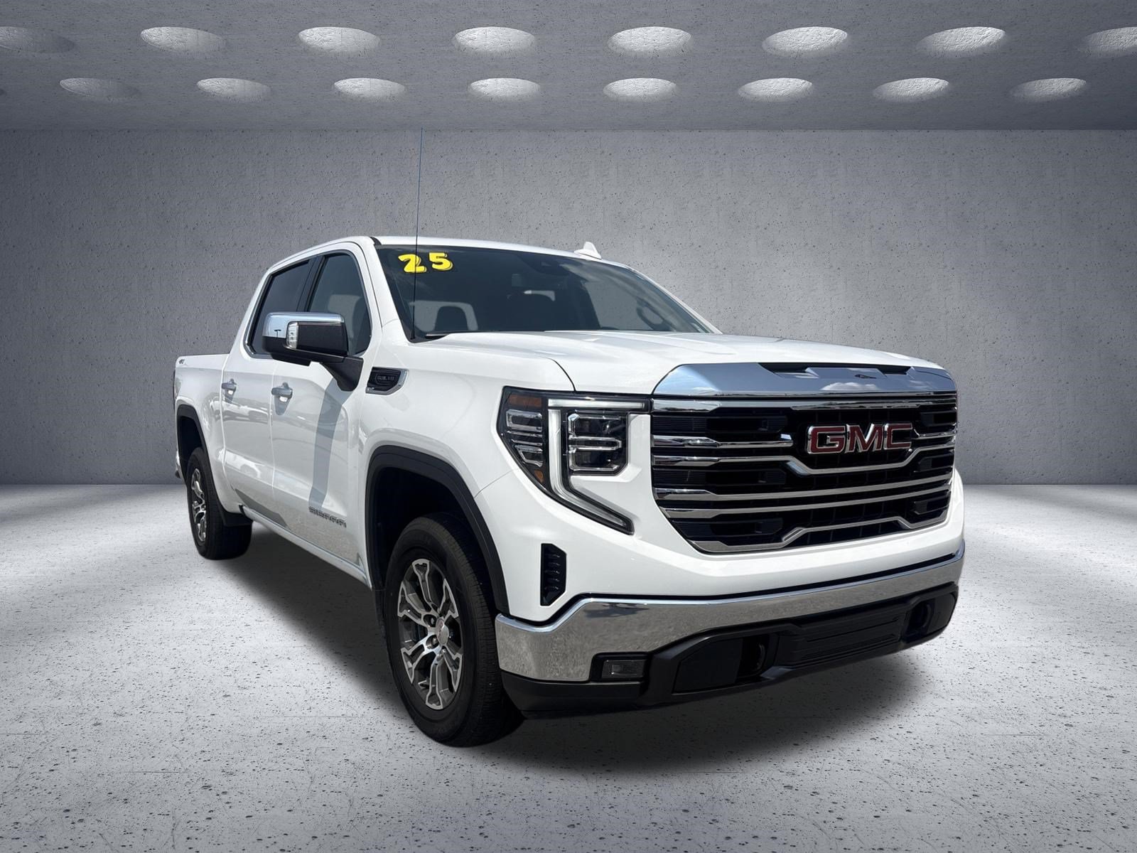 Used 2025 GMC Sierra 1500 SLT AWD/4WD image 3