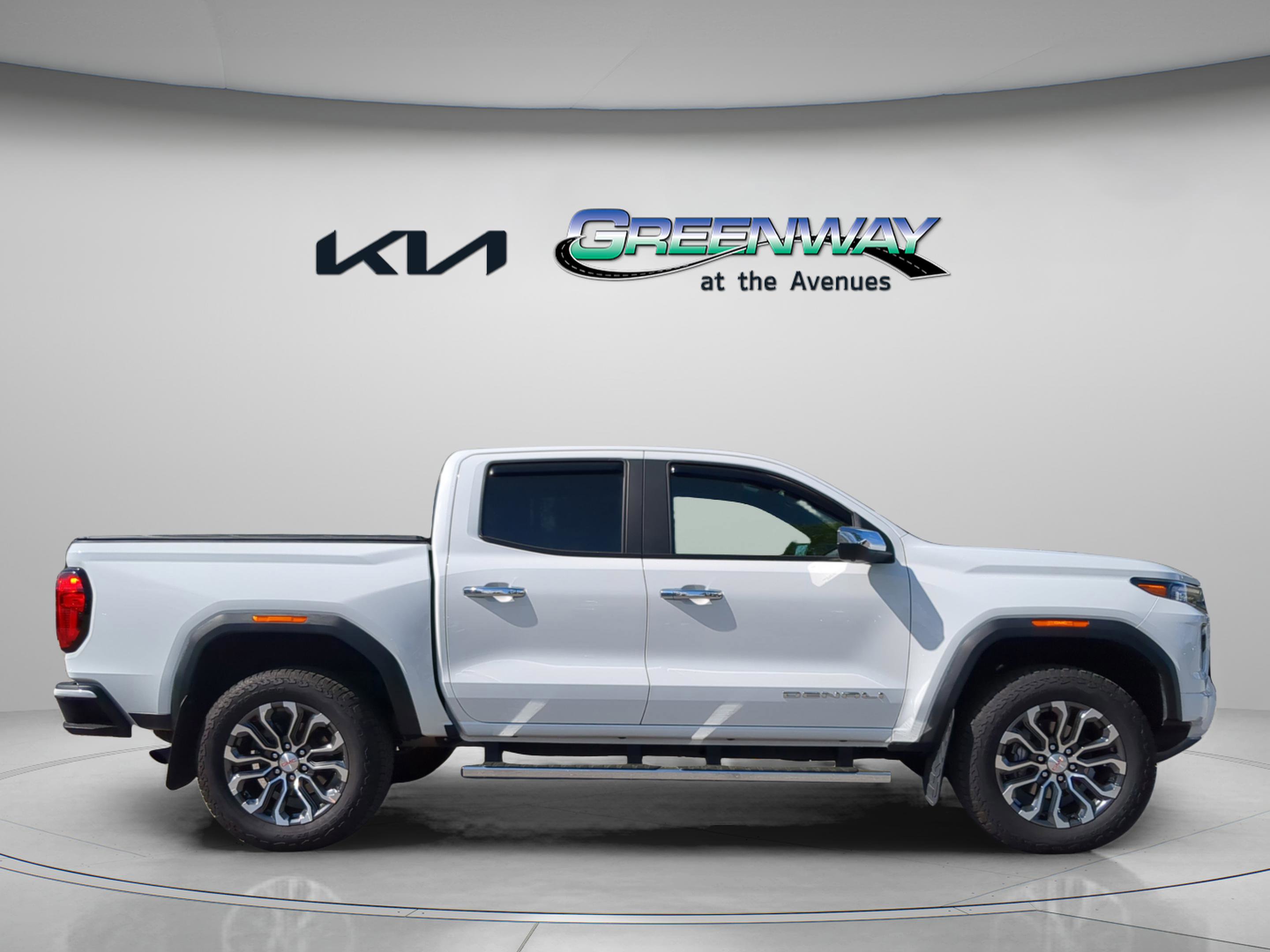 Used 2024 GMC Canyon Denali AWD/4WD image 34