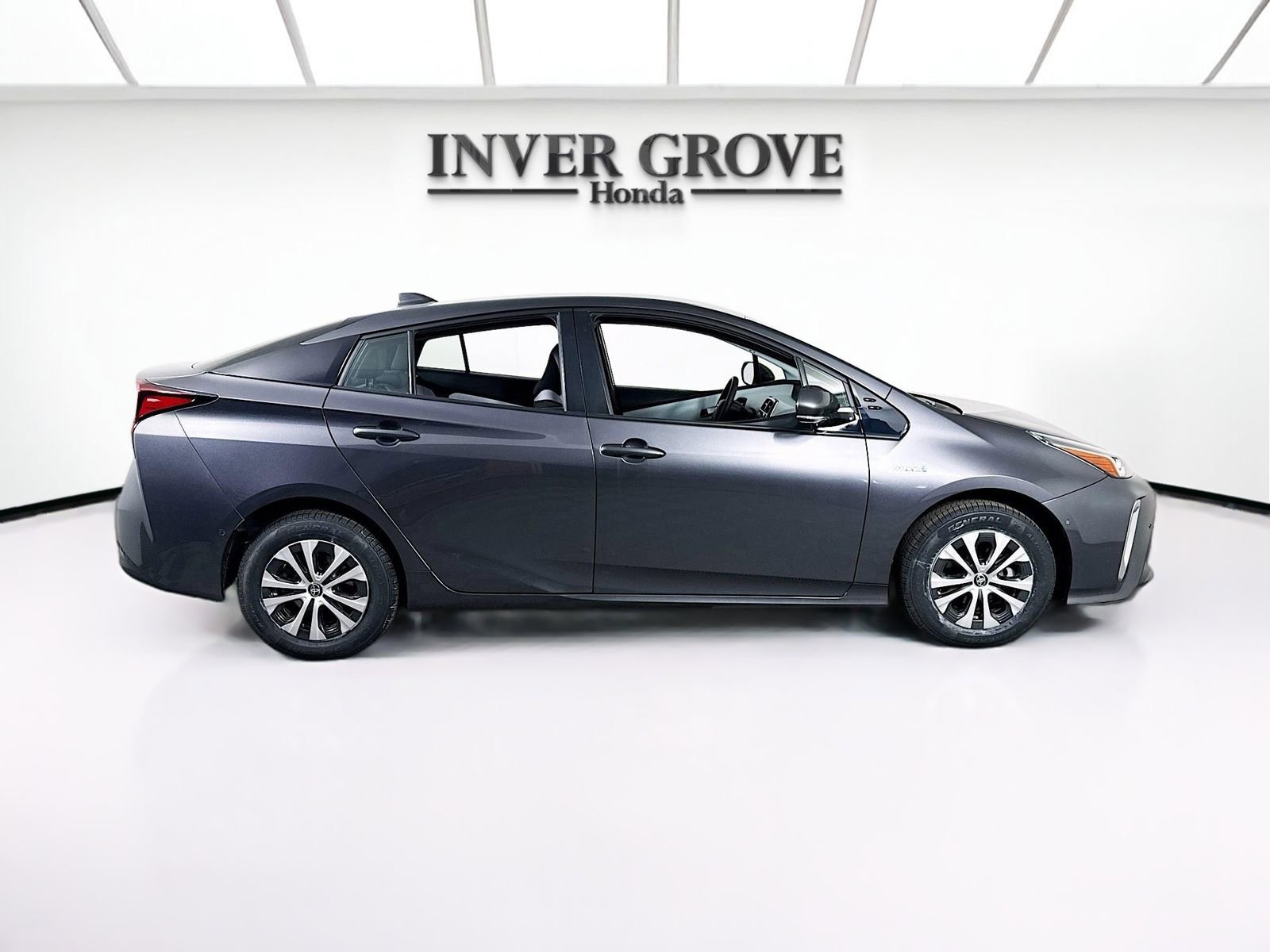 Used 2020 Toyota Prius LE AWD/4WD image 4