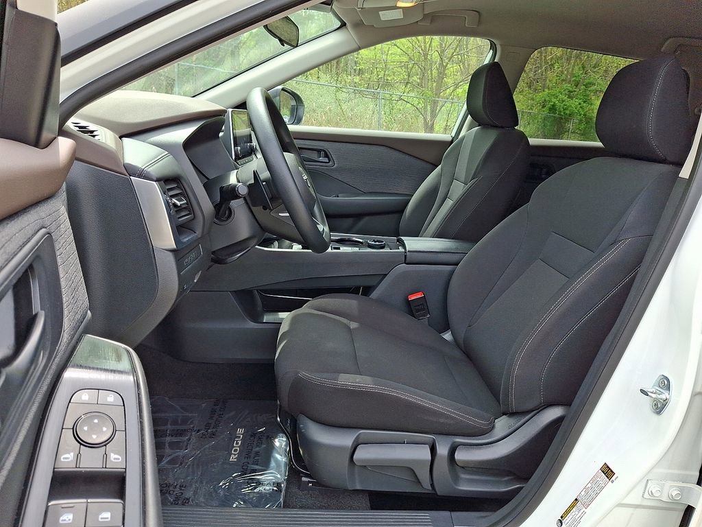 Used 2023 Nissan Rogue S AWD/4WD image 13