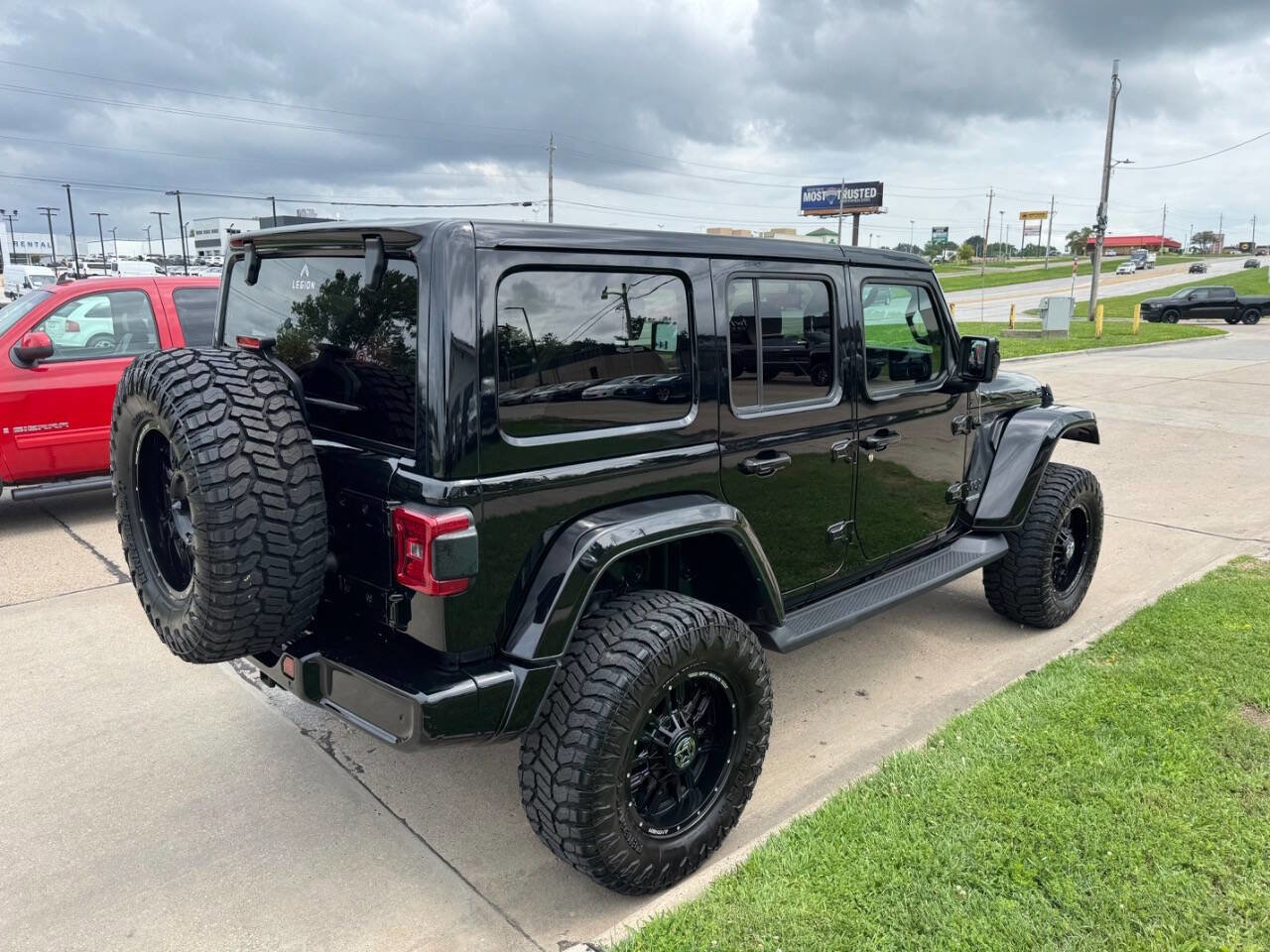 Used 2021 Jeep Wrangler Unlimited Sahara image 5