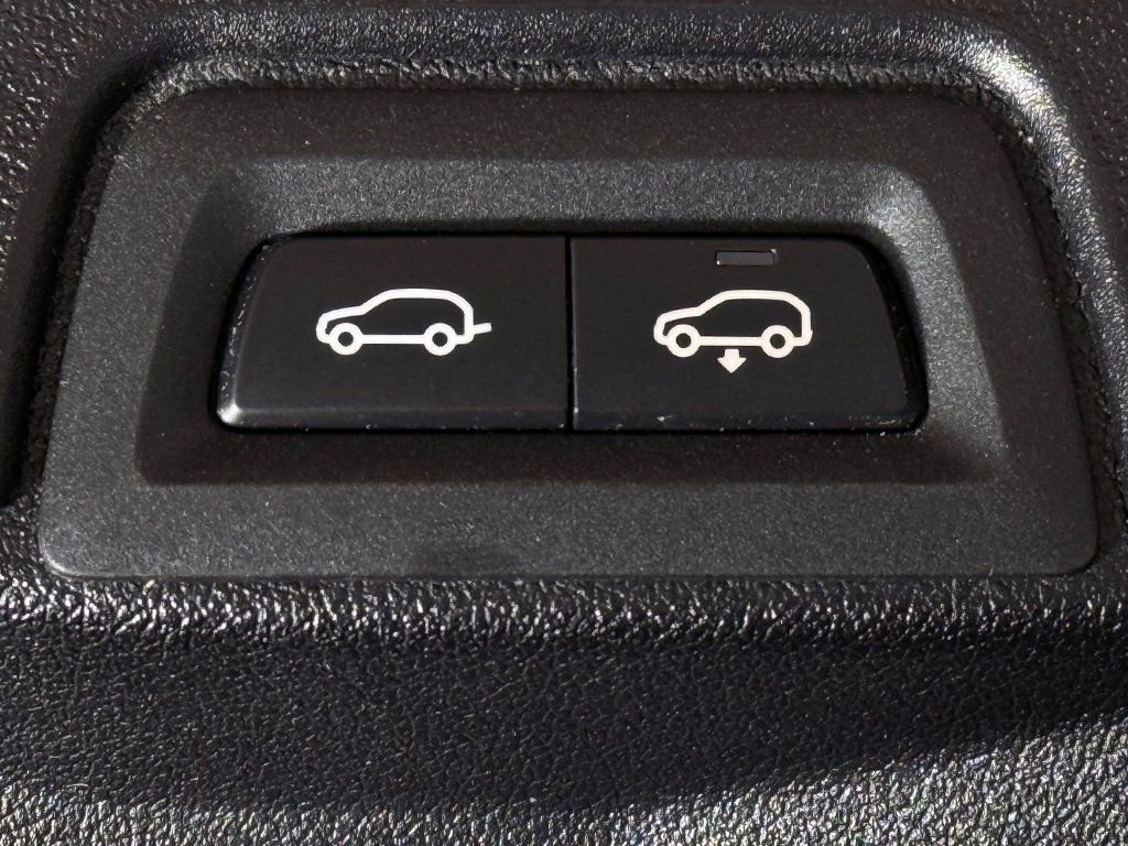 Used 2023 BMW X7 xDrive40i w/ Premium Package image 53