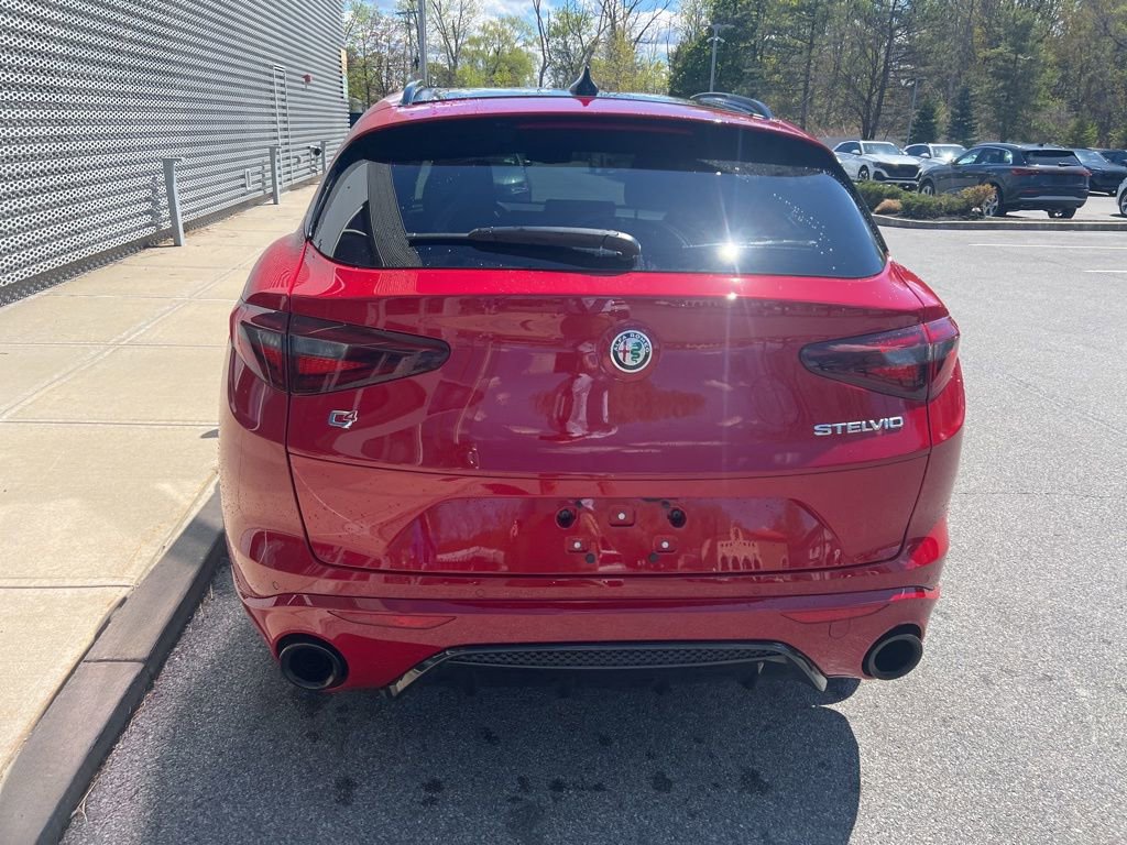 Used 2023 Alfa Romeo Stelvio Veloce AWD/4WD image 32