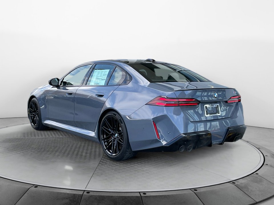 Used 2026 BMW M5 w/ Executive Package image 5