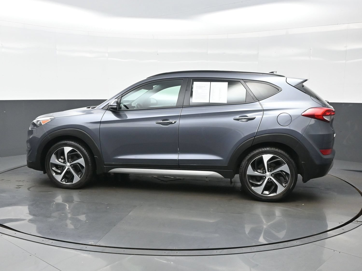 Used 2017 Hyundai Tucson Limited w/ Limited Ultimate Package 03 FWD image 3