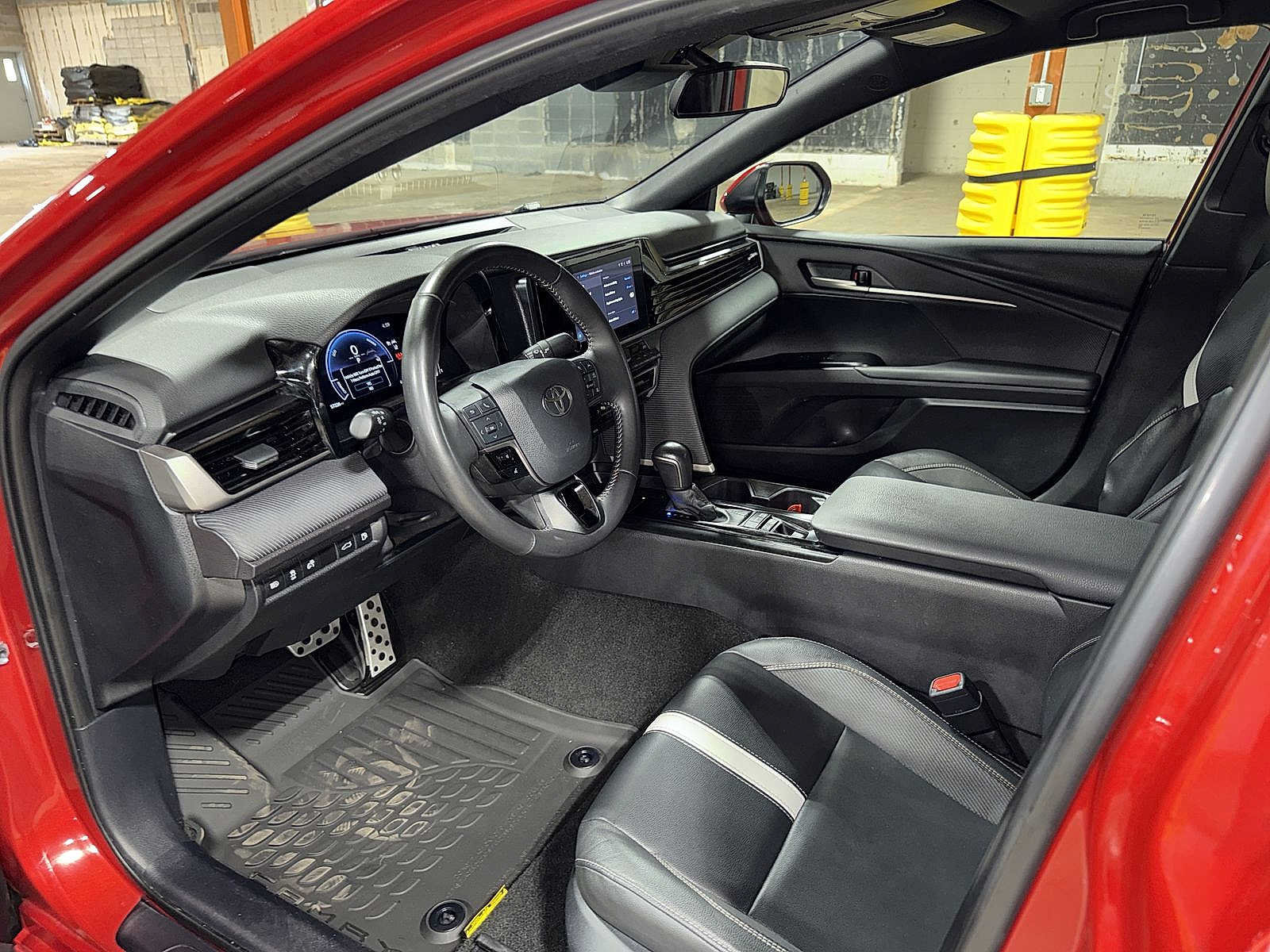 Used 2025 Toyota Camry SE FWD image 27
