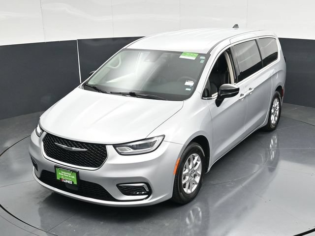 Certified 2024 Chrysler Pacifica Touring-L FWD image 50
