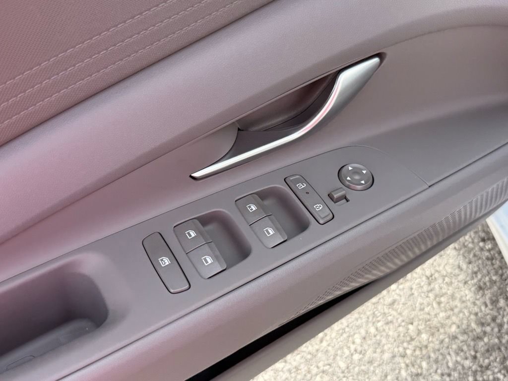 Used 2025 Hyundai Elantra SE FWD image 8