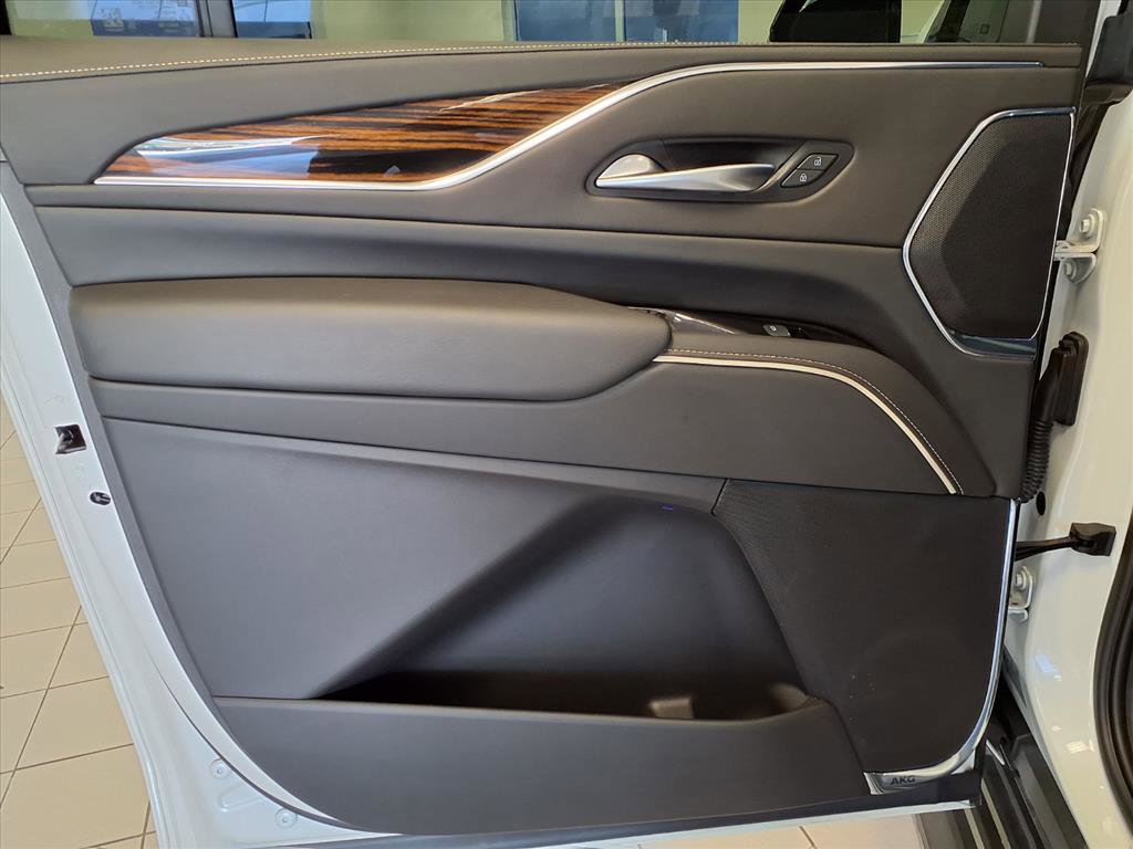 Certified 2024 Cadillac Escalade ESV Luxury image 18