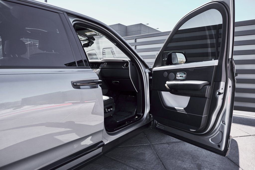 Used 2023 Rolls-Royce Cullinan image 24