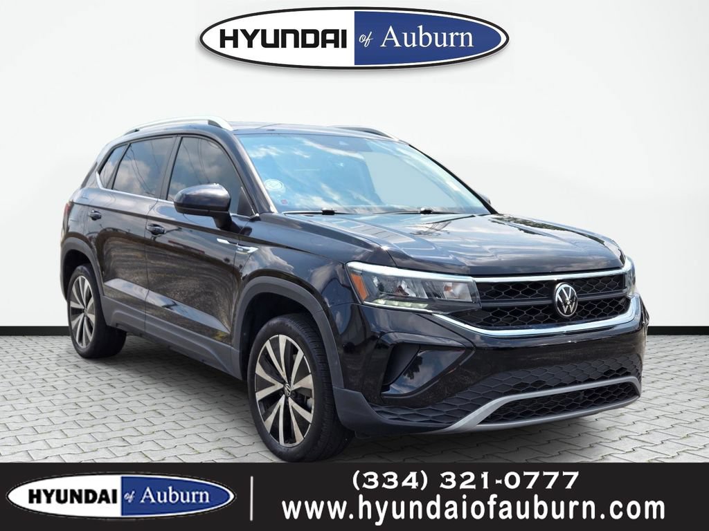 Used 2023 Volkswagen Taos SE w/ Panoramic Sunroof Package FWD image 1