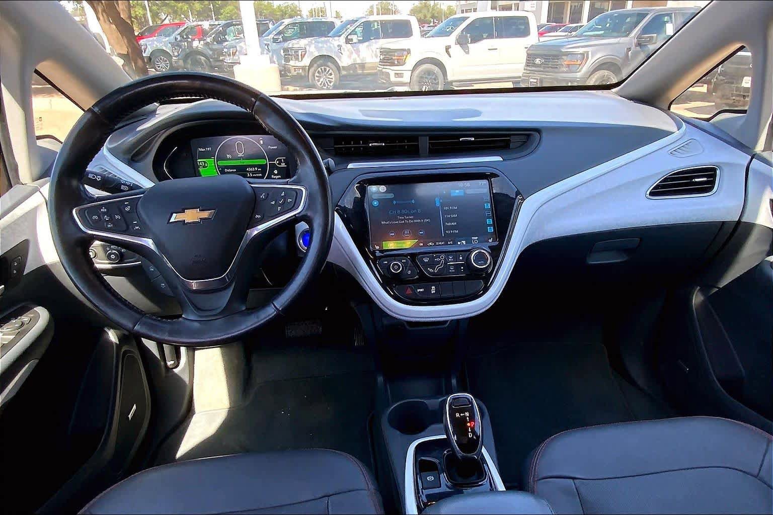 Used 2019 Chevrolet Bolt Premier w/ Infotainment Package FWD image 14