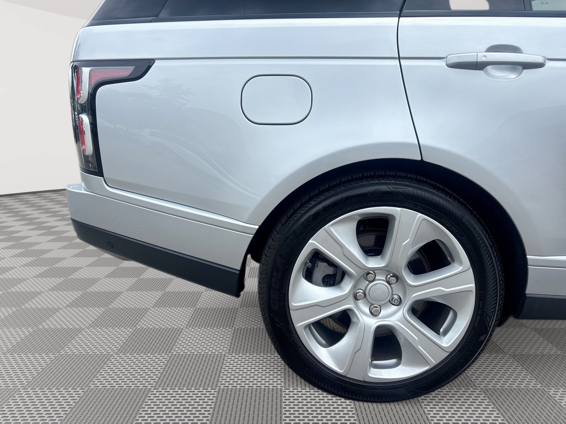 Used 2018 Land Rover Range Rover Supercharged AWD/4WD image 30