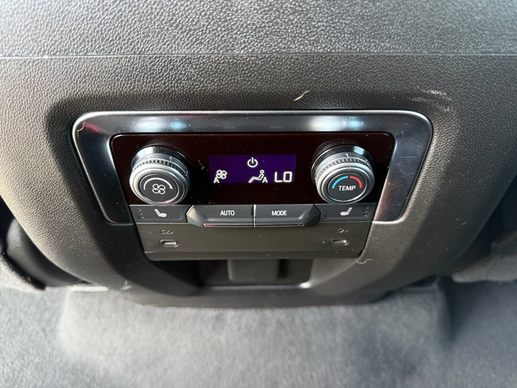 Used 2025 GMC Yukon Elevation AWD/4WD image 24