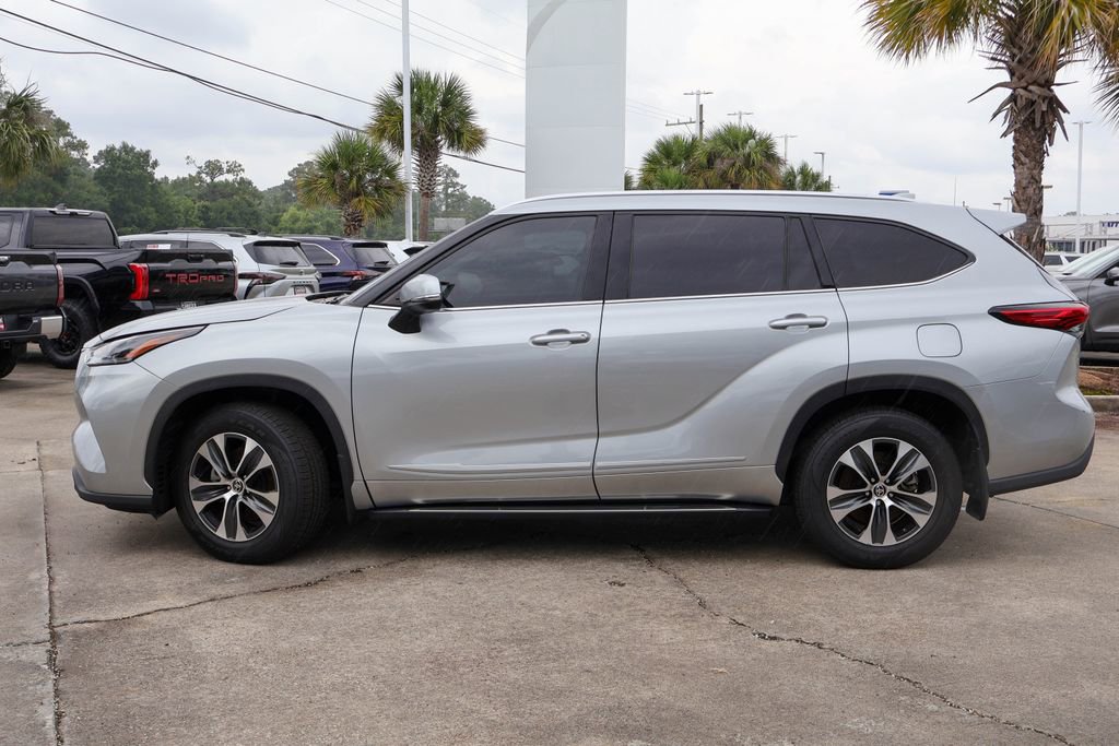 Used 2021 Toyota Highlander XLE FWD image 28