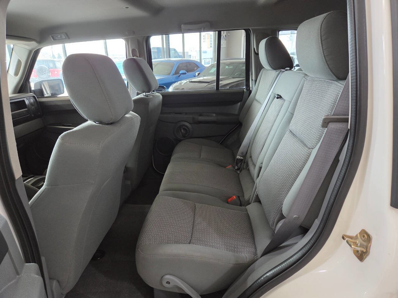 Used 2007 Jeep Commander Sport image 19