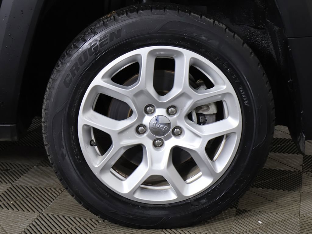 Used 2018 Jeep Renegade Latitude image 18