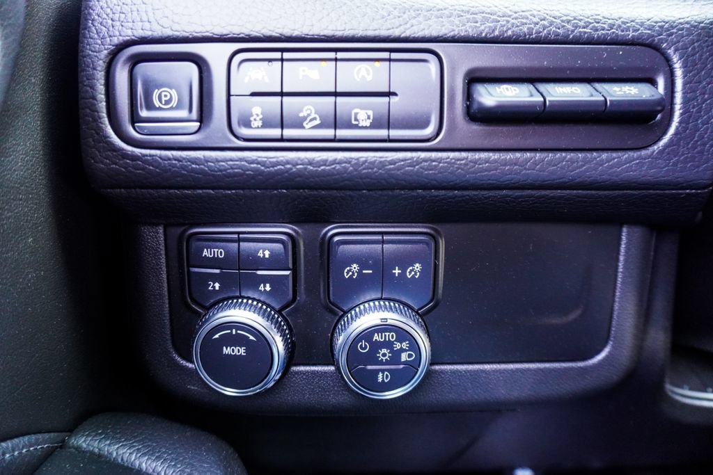 Used 2023 GMC Yukon Denali AWD/4WD image 22
