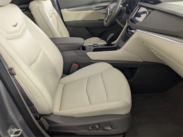 Used 2025 Cadillac XT5 Premium Luxury image 32