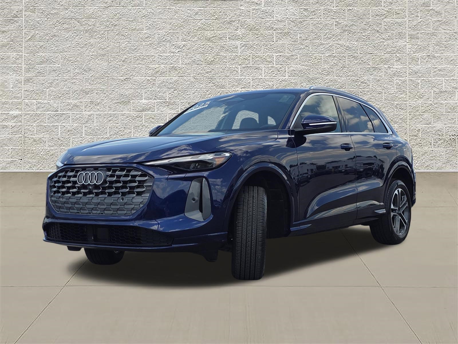 Certified 2025 Audi Q5 Premium w/ Convenience Package AWD/4WD image 3