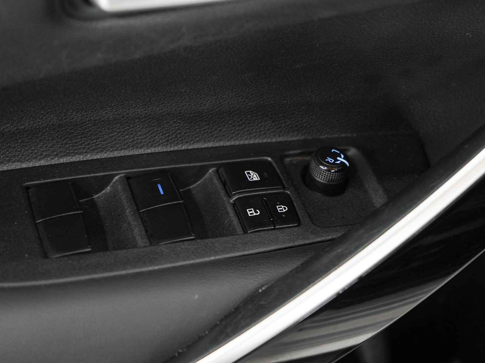 Used 2022 Toyota Corolla XLE FWD image 19