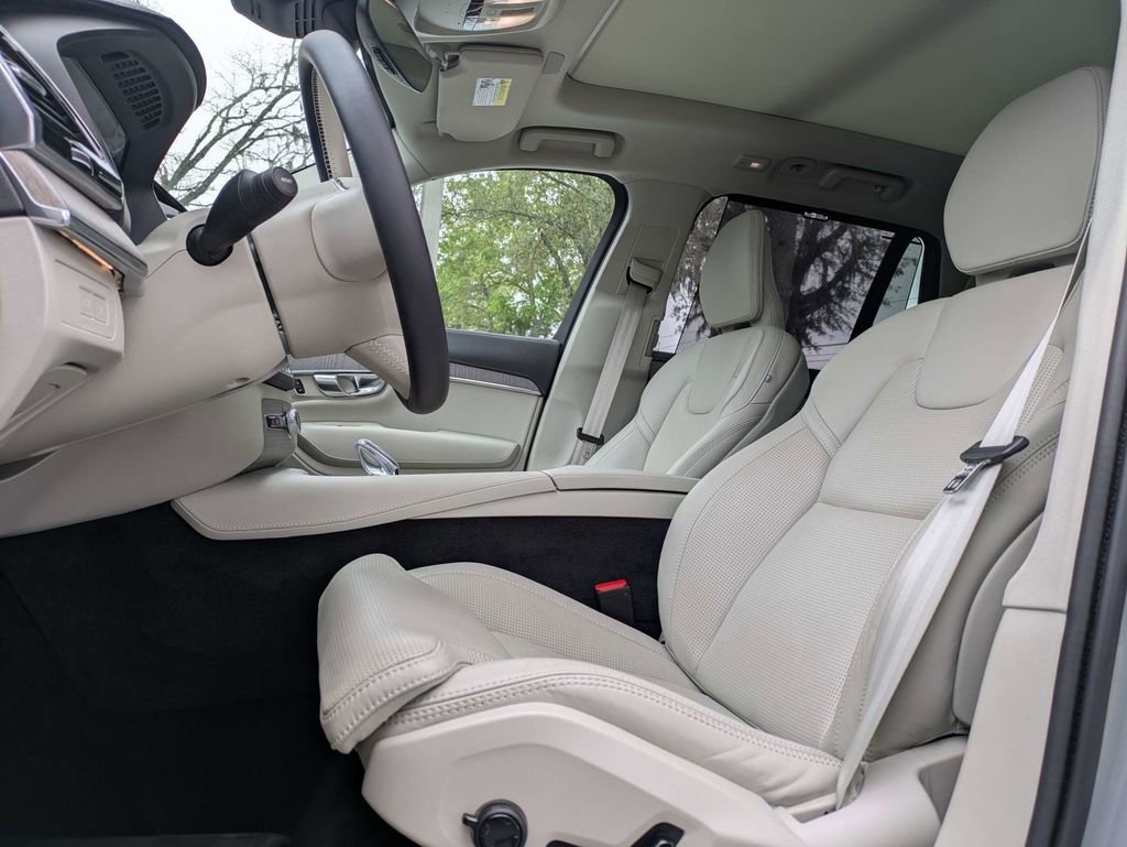 Used 2024 Volvo XC90 T8 Ultimate w/ Protection Package Premier image 2