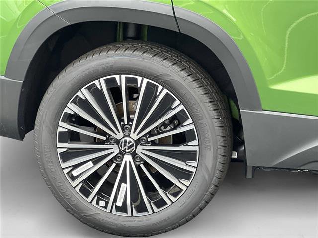 New 2025 Volkswagen Taos SE image 7