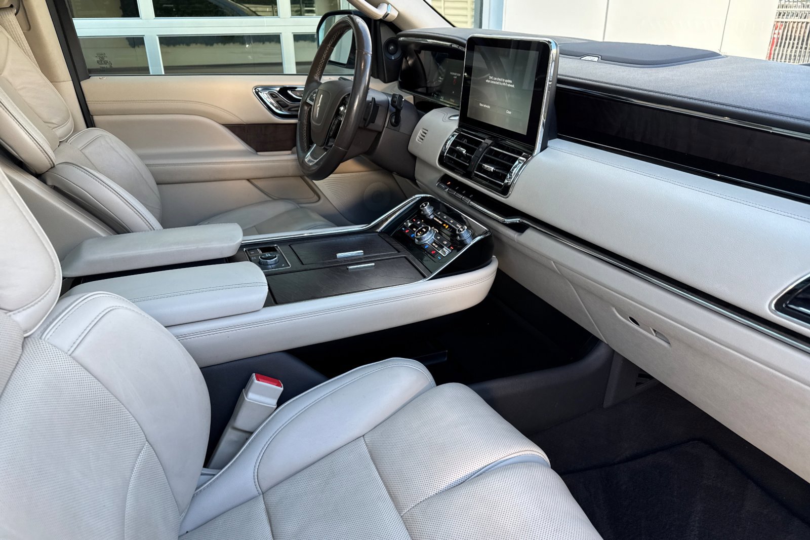 Used 2018 Lincoln Navigator L Reserve w/ Technology Package image 18