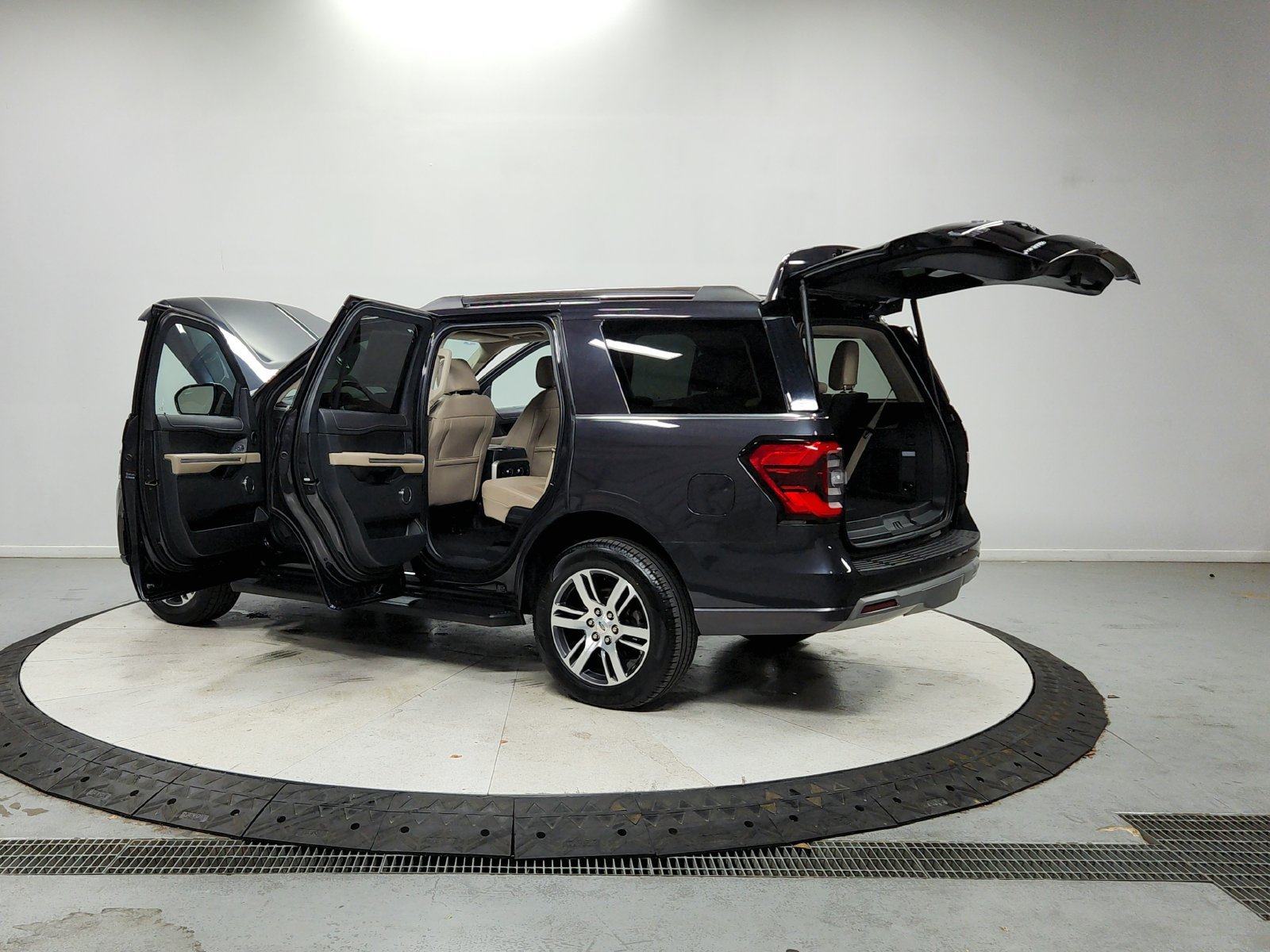 Used 2024 Ford Expedition Limited RWD image 14