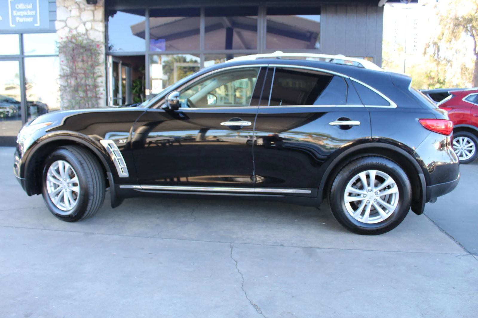 Used 2017 INFINITI QX70 3.7 w/ Premium Package image 2