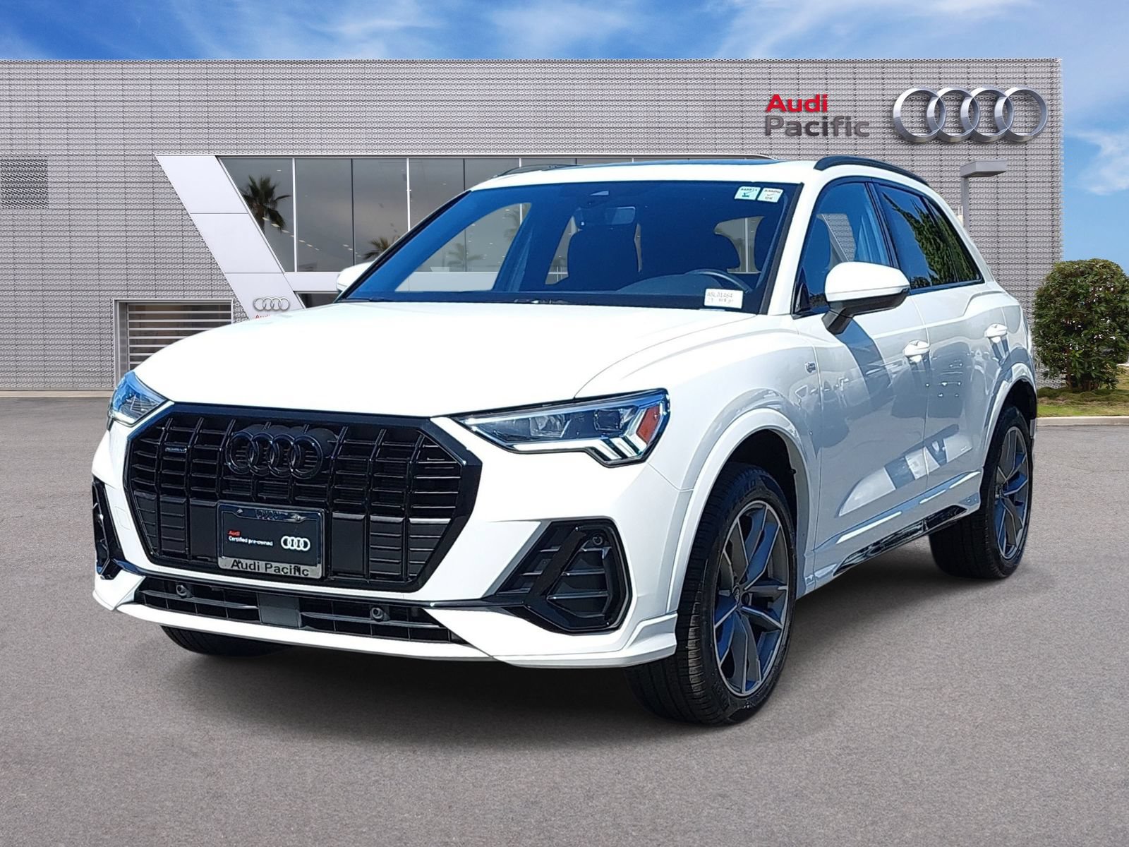 Certified 2025 Audi Q3 2.0T Premium w/ Convenience Package