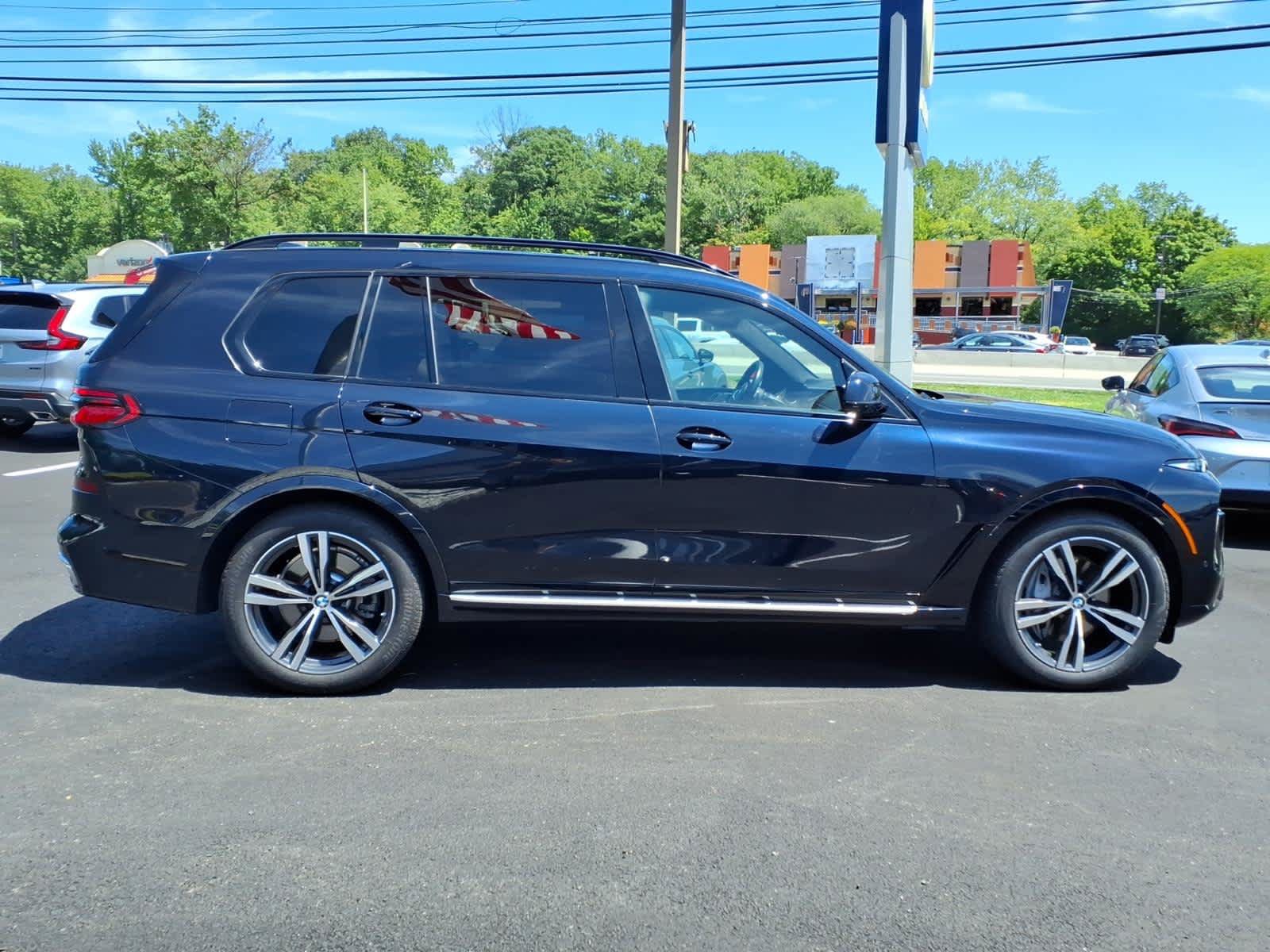 Used 2024 BMW X7 xDrive40i w/ M Sport Package AWD/4WD image 8
