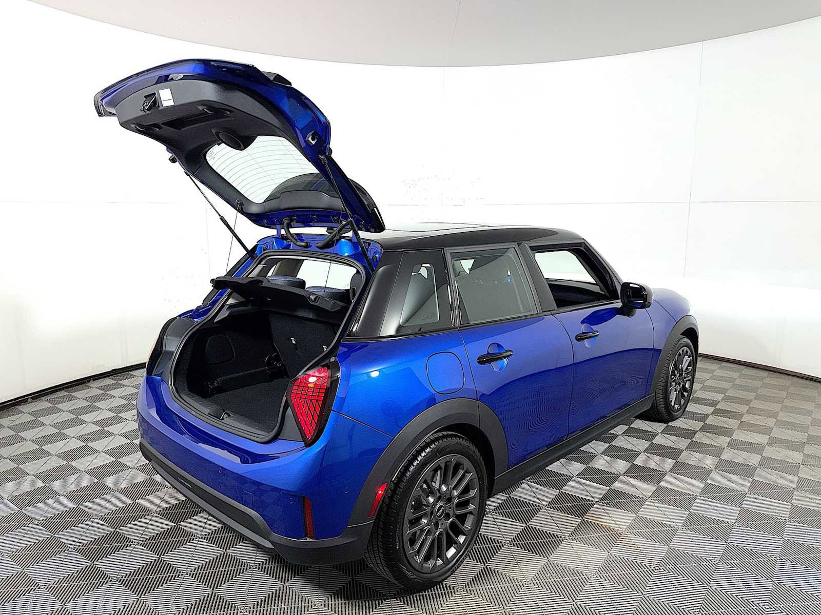 Certified 2025 MINI Cooper S image 22