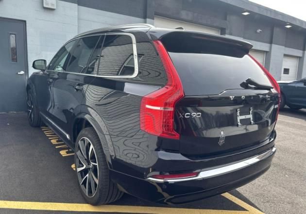 Used 2025 Volvo XC90 B5 Plus AWD/4WD image 3