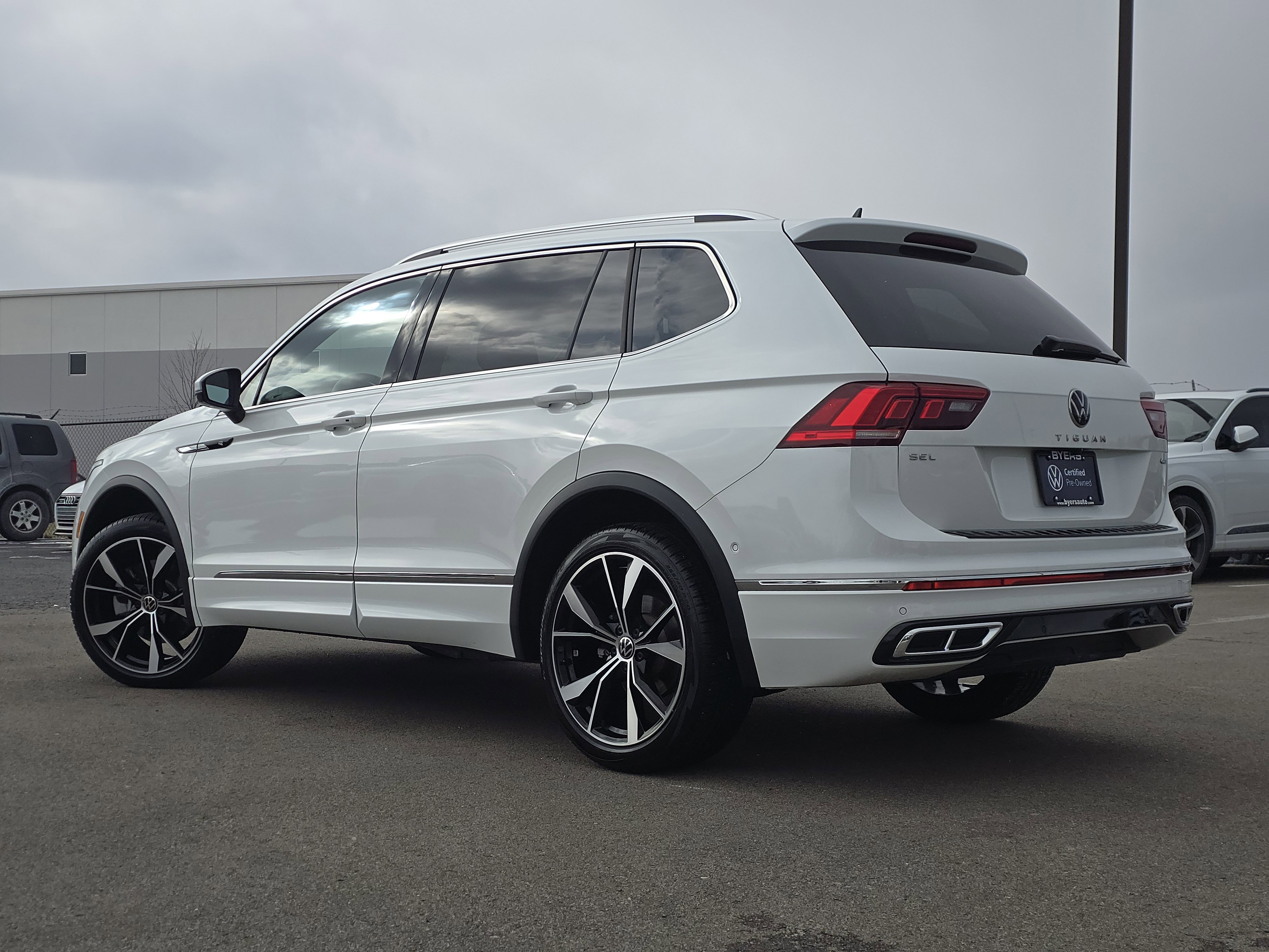 Certified 2024 Volkswagen Tiguan SEL R-Line image 5