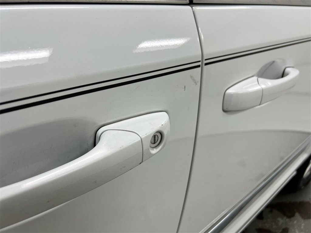 Used 2016 Chrysler Town & Country Touring image 31