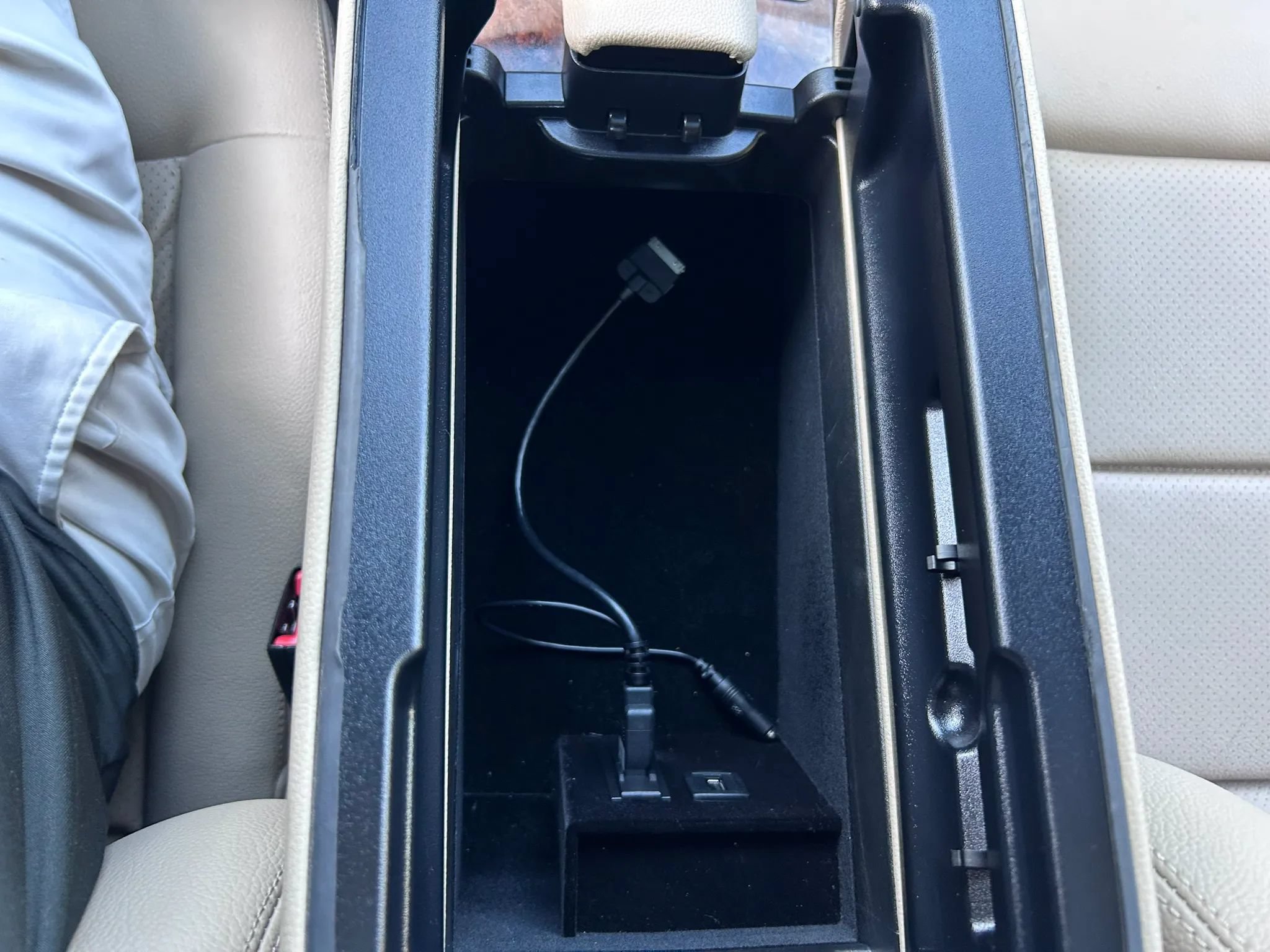 Used 2012 Mercedes-Benz E 350 Sedan image 54