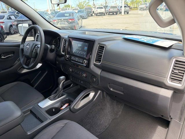 Used 2024 Nissan Frontier SV w/ Tow Package image 18