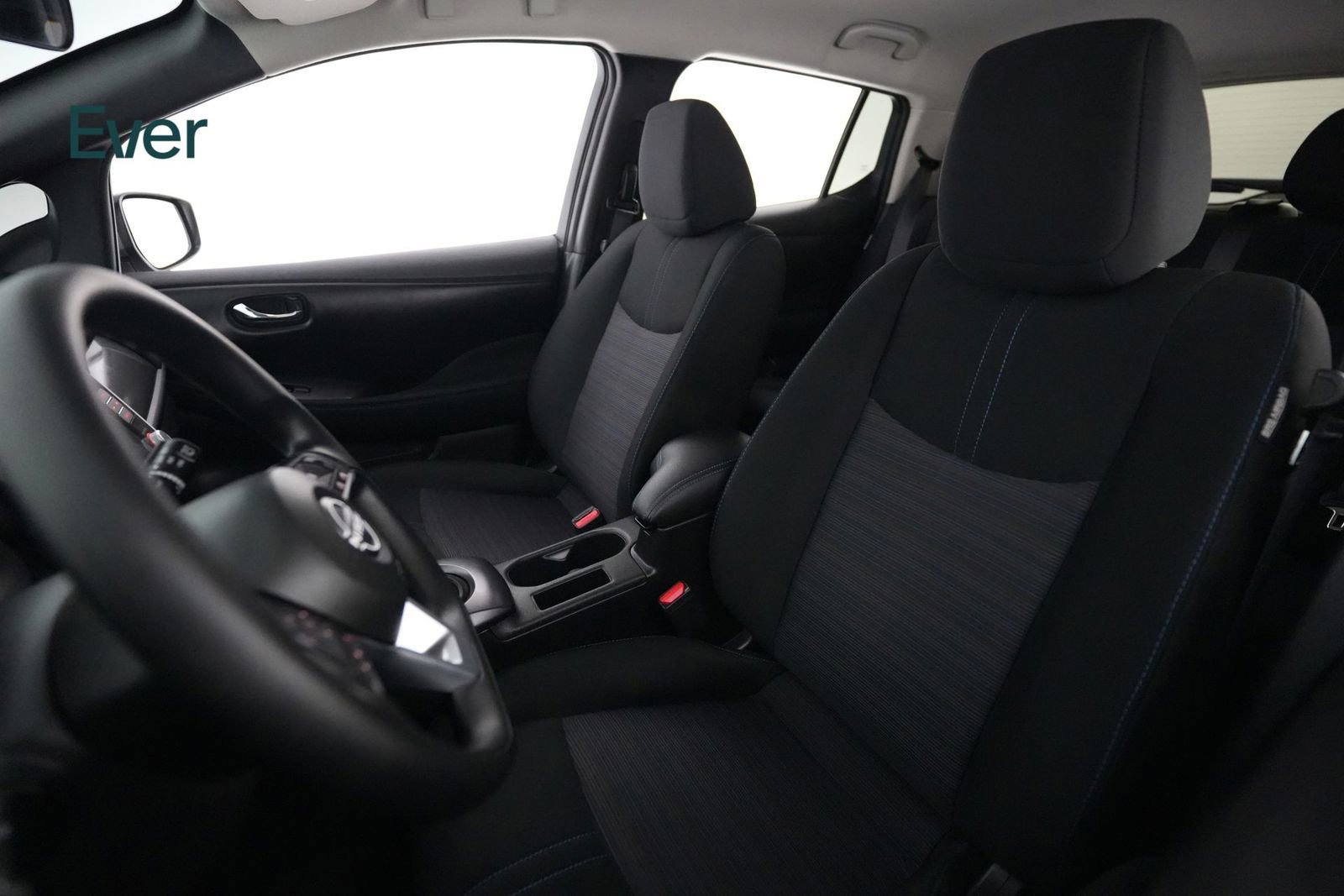 Used 2025 Nissan Leaf S image 4