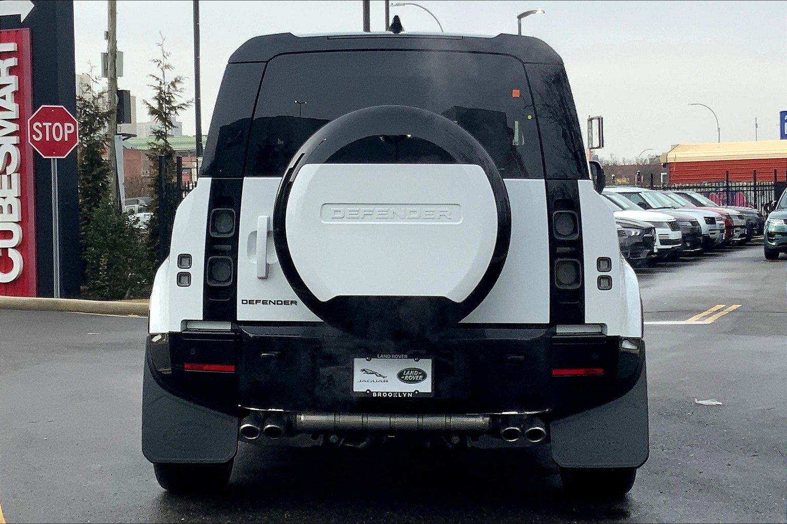 New 2025 Land Rover Defender 90 V8 image 4